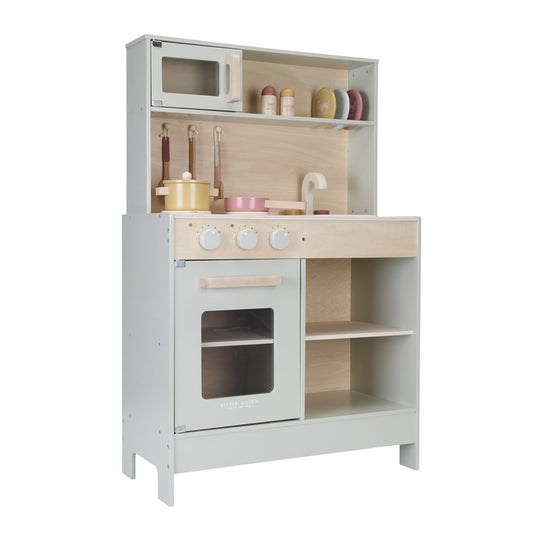 Cucina in legno con accessori